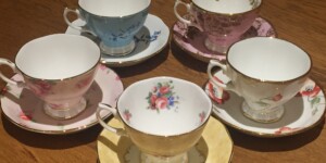 イギリス・ストークオントレント 2018年&2019年5月 Royal Albert カップ&ソーサー